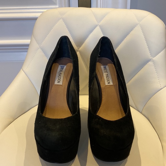 Black suede Steve Madden wedge size 7 1/2 women’s - Picture 2 of 7